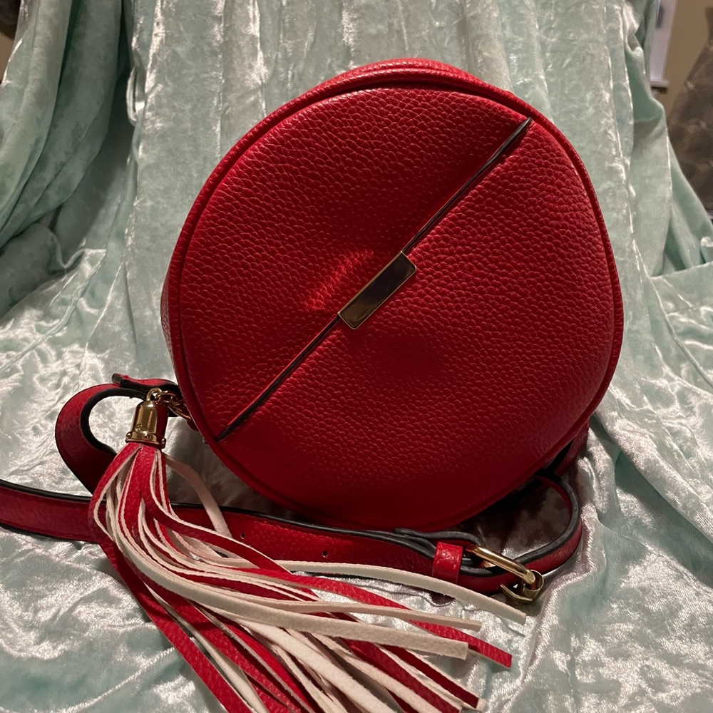 Red round purse